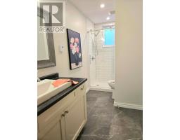 48 LUTON CRESCENT - 14