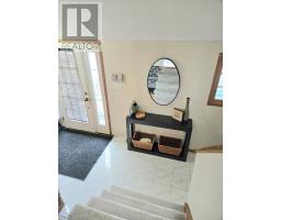 48 LUTON CRESCENT - 2