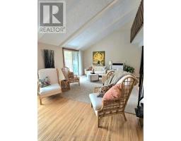 48 LUTON CRESCENT - 6