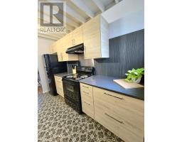 48 LUTON CRESCENT - 9