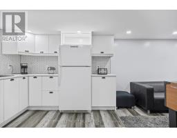 3 MARY STREET E - 24