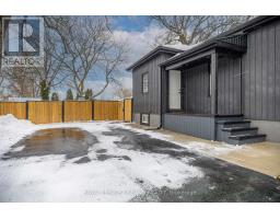 3 MARY STREET E - 32