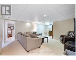 12 HUNTINGTON TERRACE - 23