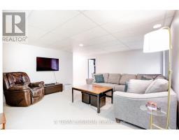 12 HUNTINGTON TERRACE - 25