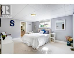 12 HUNTINGTON TERRACE - 26