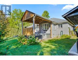 12 HUNTINGTON TERRACE - 36