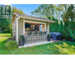 12 HUNTINGTON TERRACE - 38