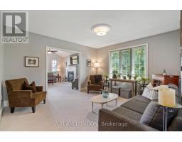 12 HUNTINGTON TERRACE - 9