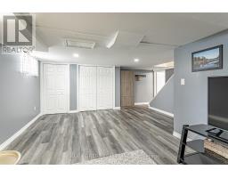 17 GRAHAM CRESCENT - 24