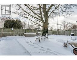 17 GRAHAM CRESCENT - 35