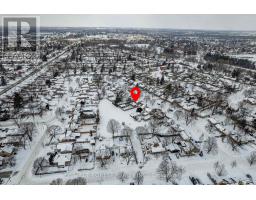 17 GRAHAM CRESCENT - 38