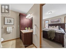 55 QUEENSWAY DRIVE - 16