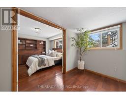 55 QUEENSWAY DRIVE - 25