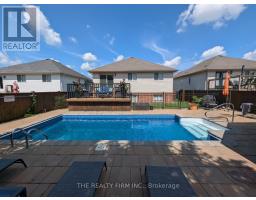 55 QUEENSWAY DRIVE - 39