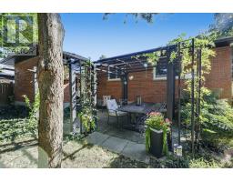 82 LACEY CRESCENT - 31