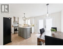 18 WATSON CRESCENT - 15