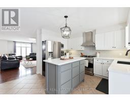 18 WATSON CRESCENT - 17