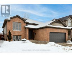 18 WATSON CRESCENT - 2