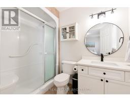 18 WATSON CRESCENT - 21