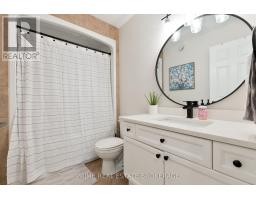 18 WATSON CRESCENT - 26