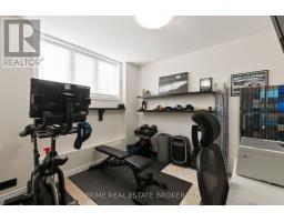 18 WATSON CRESCENT - 31