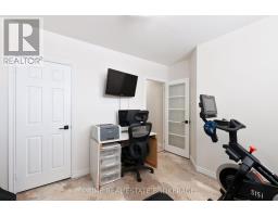 18 WATSON CRESCENT - 32