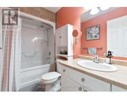 18 WATSON CRESCENT - 33