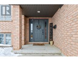 18 WATSON CRESCENT - 4