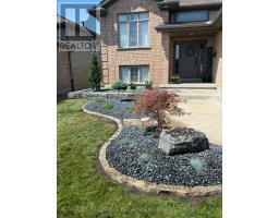 18 WATSON CRESCENT - 44