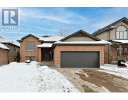 18 WATSON CRESCENT - 45