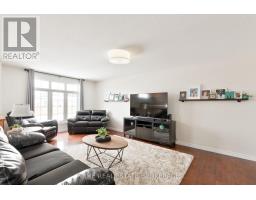 18 WATSON CRESCENT - 8