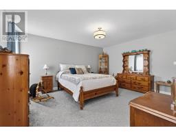 150 GILMOUR DRIVE - 24