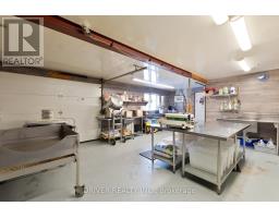 36 SPRUCE STREET W - 30