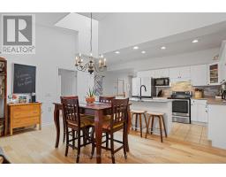 17 - 1337 COMMISSIONERS ROAD W - 13