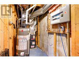 17 - 1337 COMMISSIONERS ROAD W - 39