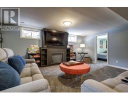 44 ROSETHORN COURT - 33