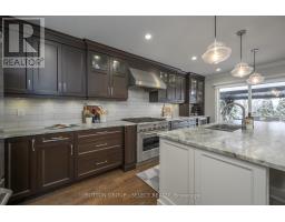 15 MARCUS CRESCENT - 22