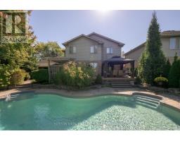 15 MARCUS CRESCENT - 39