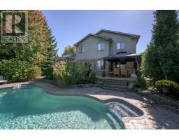 15 MARCUS CRESCENT - 41