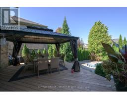 15 MARCUS CRESCENT - 44