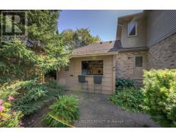 15 MARCUS CRESCENT - 46