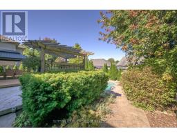 15 MARCUS CRESCENT - 47