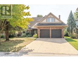 333 SUNNYSIDE CRESCENT - 2
