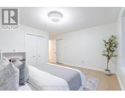 333 SUNNYSIDE CRESCENT - 34