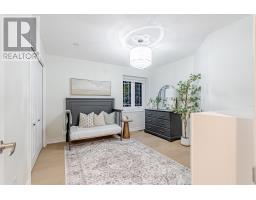 333 SUNNYSIDE CRESCENT - 35