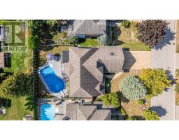 333 SUNNYSIDE CRESCENT - 45