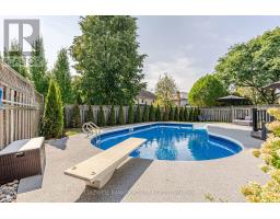 333 SUNNYSIDE CRESCENT - 46