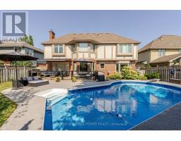 333 SUNNYSIDE CRESCENT - 47