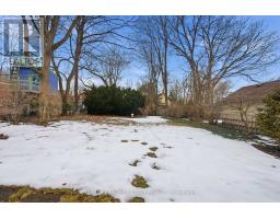 937 WATERLOO STREET - 40