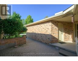 9 - 445 RIVERSIDE DRIVE - 4